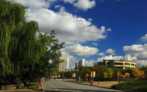 沈阳建筑大学·蓝天白云