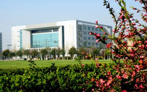河南医药大学·楼