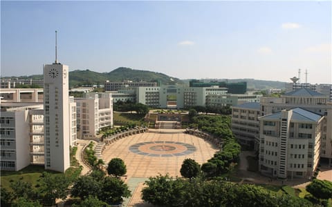 广东海洋大学·中心广场裙楼