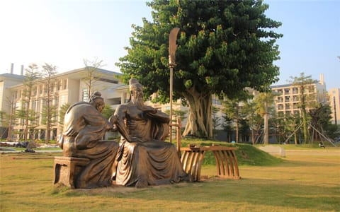 广西中医药大学·刮骨疗毒雕像