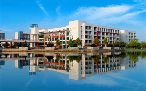 河南工学院·学子湖畔2