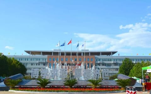 河北中医药大学·大门