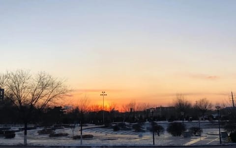 辽宁工业大学·夕阳