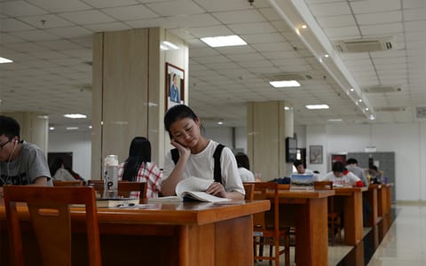 南阳理工学院·图书馆内景