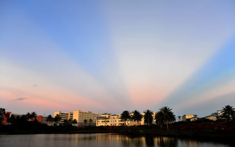 琼台师范学院·满贯湖
