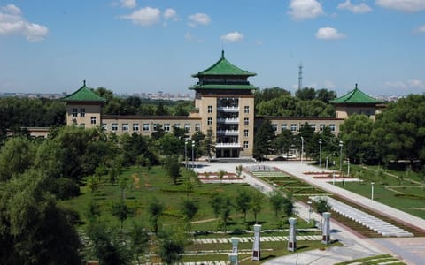 吉林农业大学·古朴典雅的主楼
