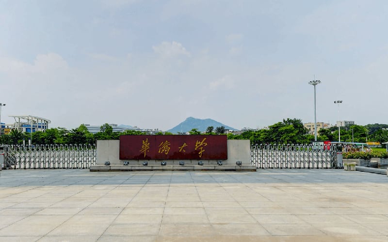 华侨大学主图·校门
