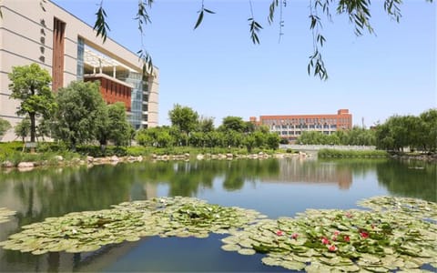 郑州轻工业大学·校园湖景