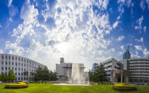 华北电力大学(北京)·蓝天白云