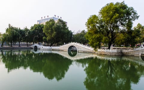 保定理工学院·三孔鹊桥