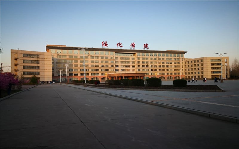绥化学院主图·校门